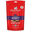 Les galettes de dîner brutes de Stella & Chewy sont des galettes de dîner de lapin pour chiens, 14 oz.
